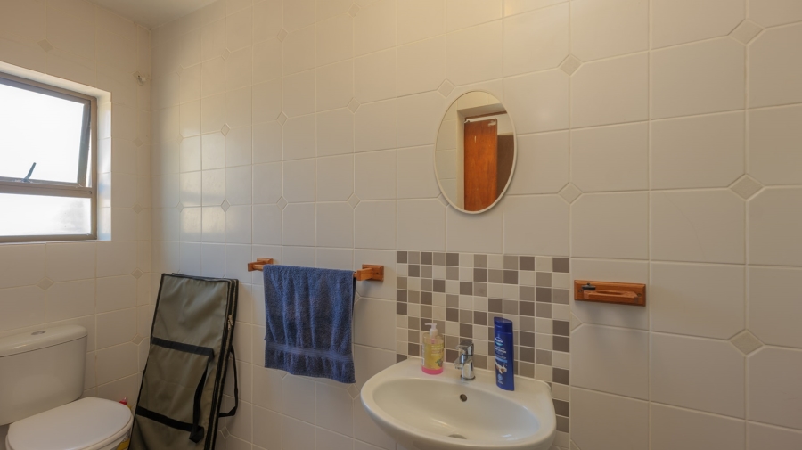 4 Bedroom Property for Sale in Struisbaai Western Cape